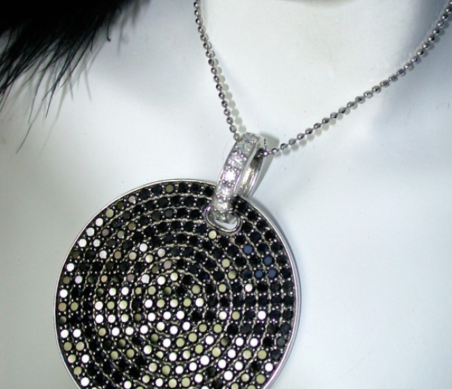 Brillanten & schwarze Diamanten Anhänger