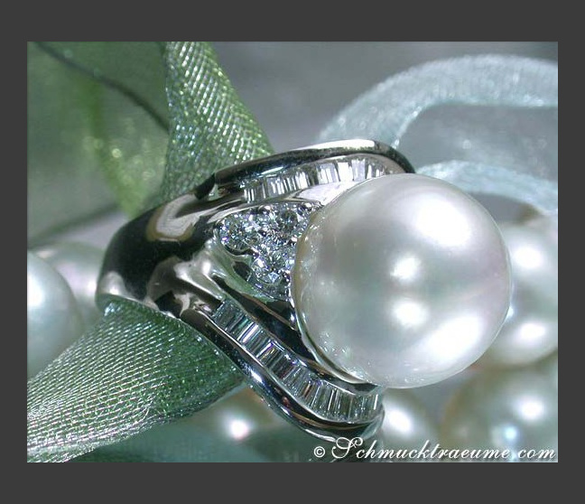Opulenter Südseeperle Ring mit Diamanten