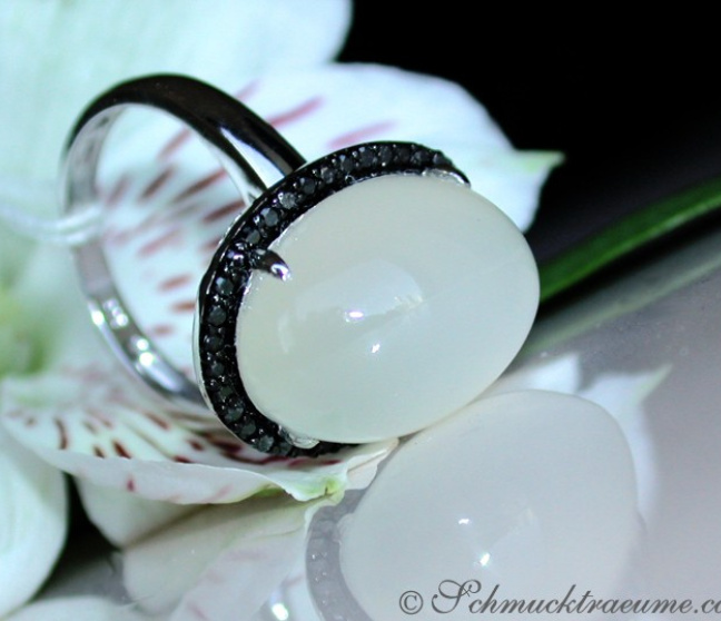 Mondstein Ring mit schwarzen Diamanten