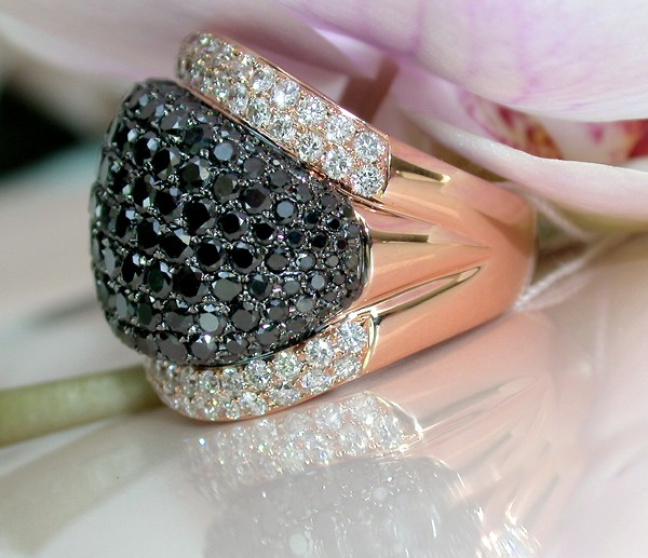 Ring mit schwarzen Brillanten in Roségold 750
