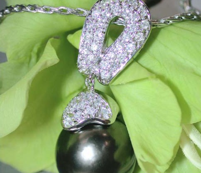 Tahitiperle Anhänger mit Diamanten