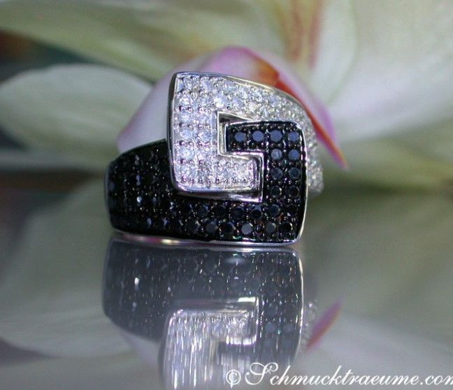 Gürtel Ring mit schwarzen Diamanten