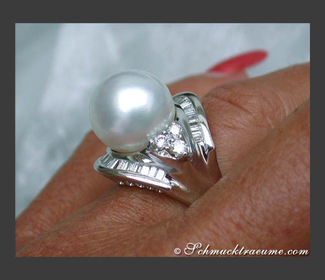 Opulenter Südseeperle Ring mit Diamanten