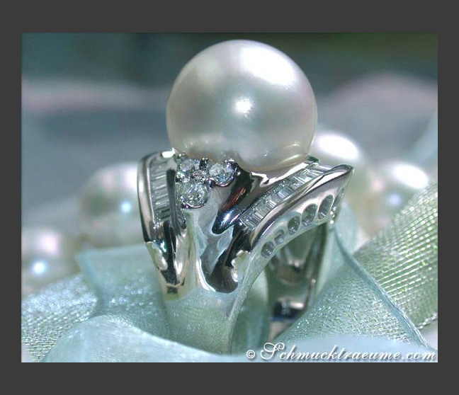 Opulenter Südseeperle Ring mit Diamanten