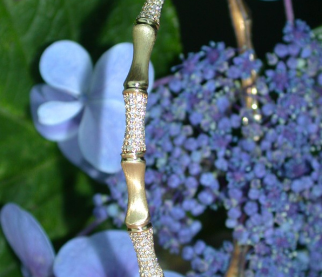 Diamanten Armreif im Bambus Design