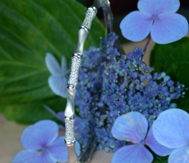Diamanten Armreif im Bambus Design