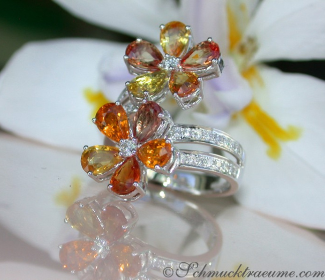 Doppel Blumen Ring mit Saphiren und Brillanten