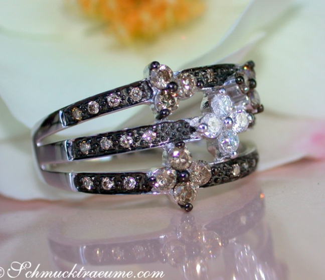 Brillanten Blüten Ring in Weißgold
