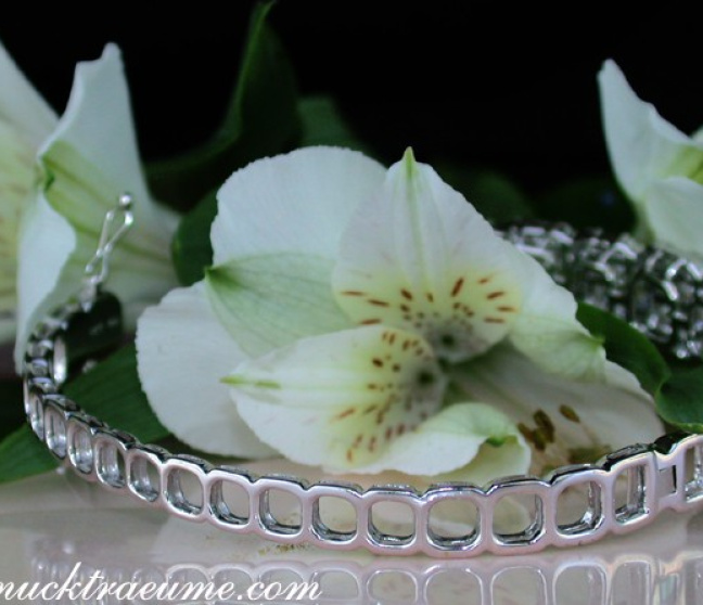 Luxus: Brillanten Armreif mit Diamanten
