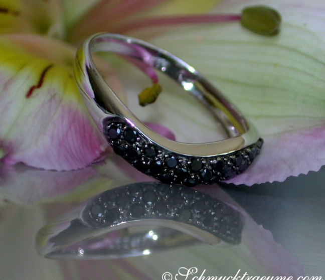 Geschwungener schwarze Diamanten Ring