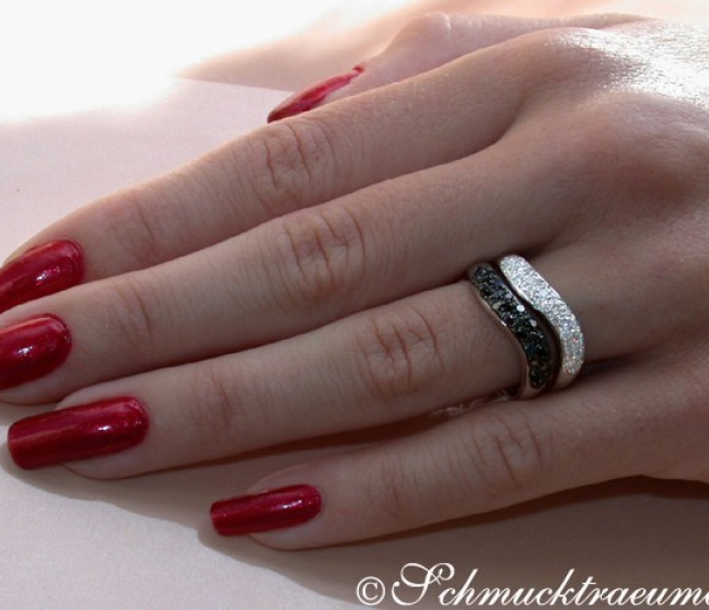Pavé Ringe mit Brillanten und schwarzen Diamanten