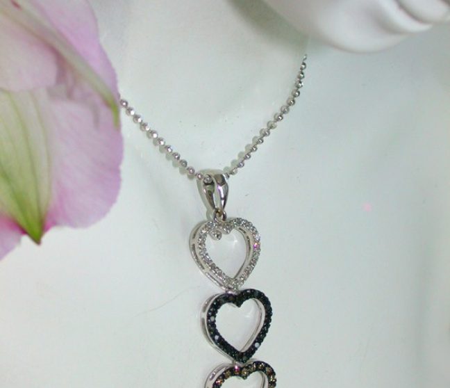 Herz Anhänger mit schwarzen Diamanten