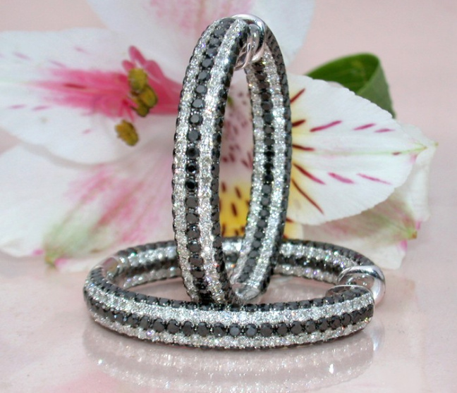 Creolen mit schwarzen Diamanten