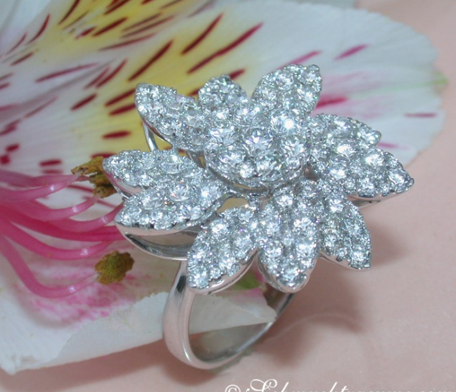 Brillanten Ring im Blüten Design