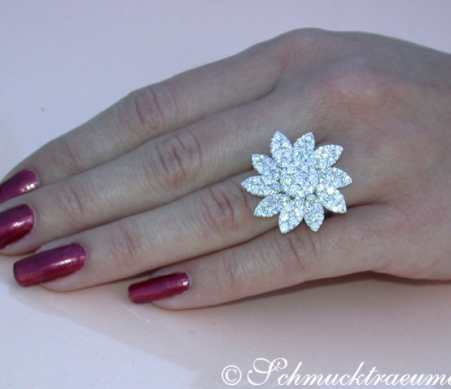 Brillanten Ring im Blüten Design
