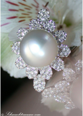 Excellent Southsea Pearl Ring with Diamonds (14 - 15 mm)