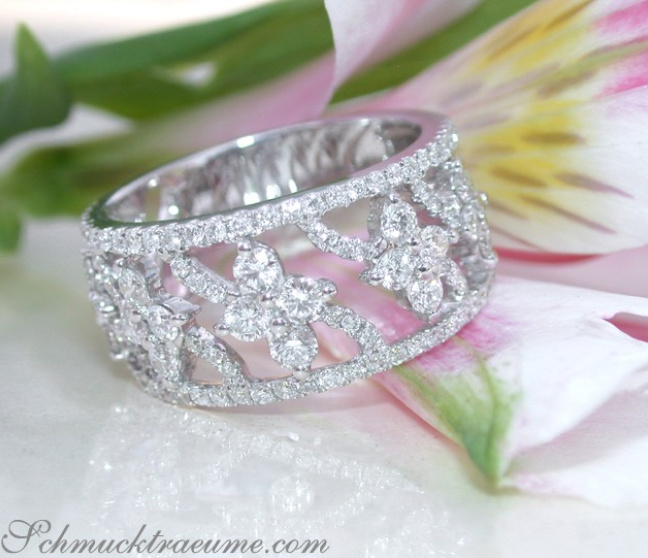 Brillanten Ring im Blüten Design