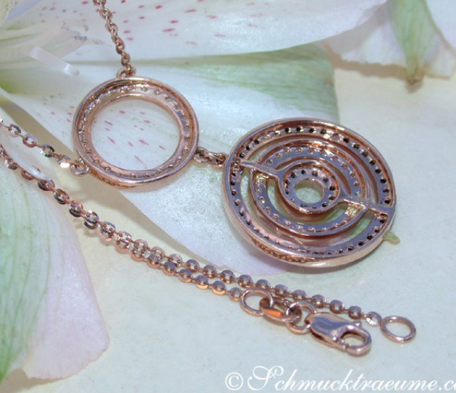 Halskette mit schwarzen Diamanten