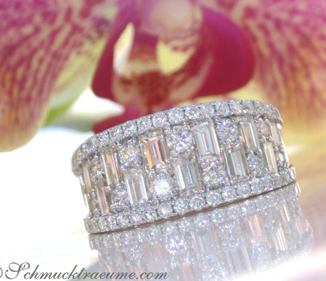 Luxus: Brillanten Band Ring mit Baguette Diamanten