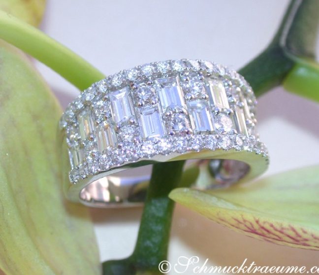 Luxus: Brillanten Band Ring mit Baguette Diamanten