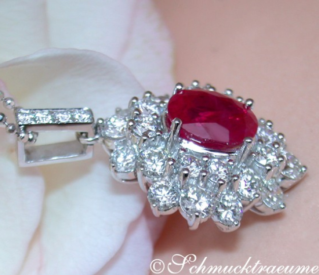 Burma Rubin Anhänger mit Brillanten