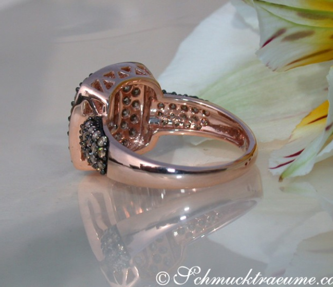Carré Ring mit weißen und naturbraunen Brillanten