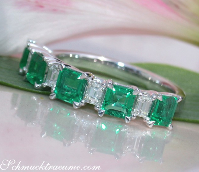 Diamanten Ring mit kolumbianischen Smaragden