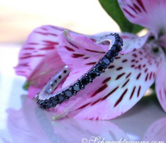 Memory Ring mit schwarzen Diamanten