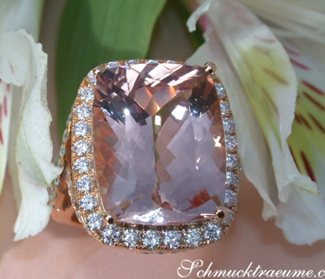 Morganit Ring mit Brillanten in Roségold 750