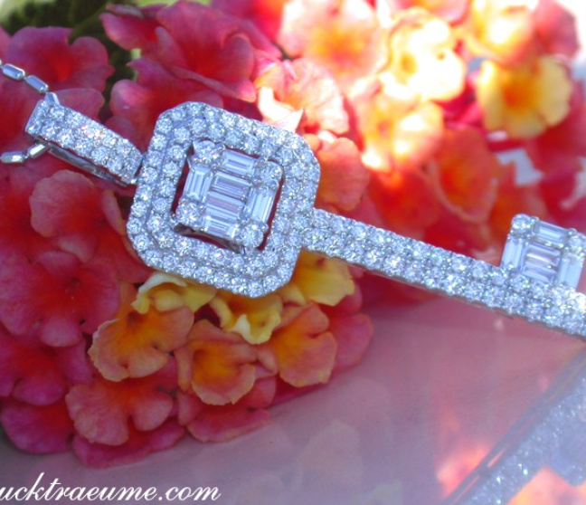Brillanten Schlüssel Anhänger mit Baguette Diamanten