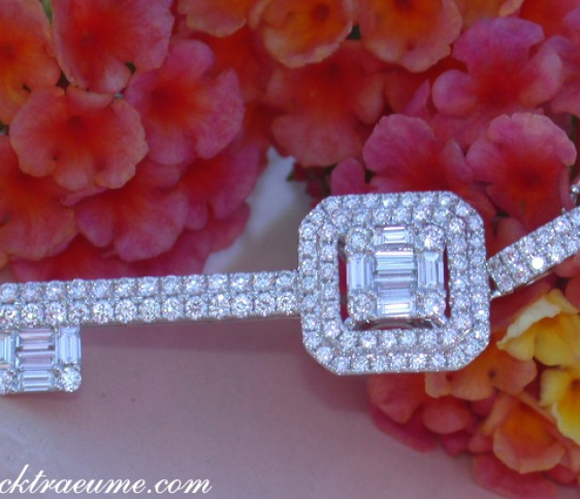 Brillanten Schlüssel Anhänger mit Baguette Diamanten