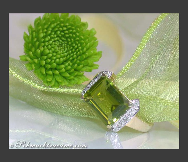 Peridot Ring mit Diamanten
