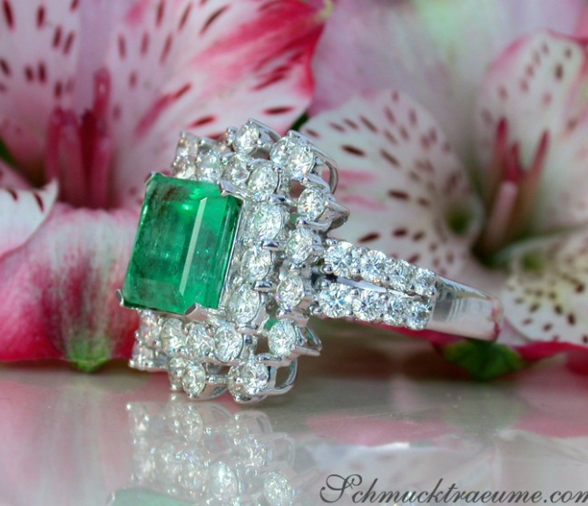 Smaragd Ring mit Brillanten in Weißgold