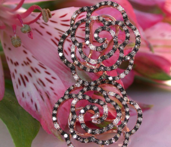 Rosen Ohrstecker mit naturbraunen Brillanten