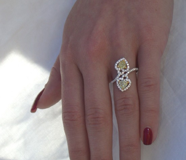 Herz Ring mit Brillanten und gelben Diamanten