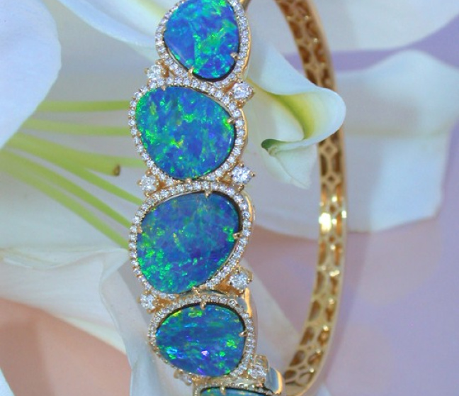 Boulder Opal Armreif mit Brillanten