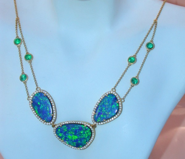 Boulder Opal Collier mit Brillanten und Smaragden