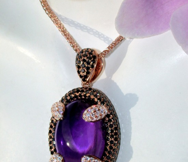 Amethyst Anhänger mit Brillanten und schwarzen Diamanten