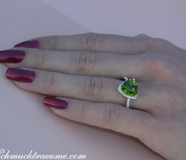 Peridot Ring mit Brillanten