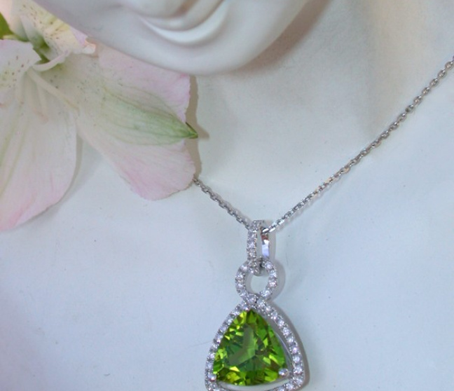 Peridot Anhänger mit Brillanten