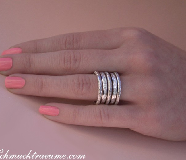 Puristischer Weißgold Ring mit Diamanten