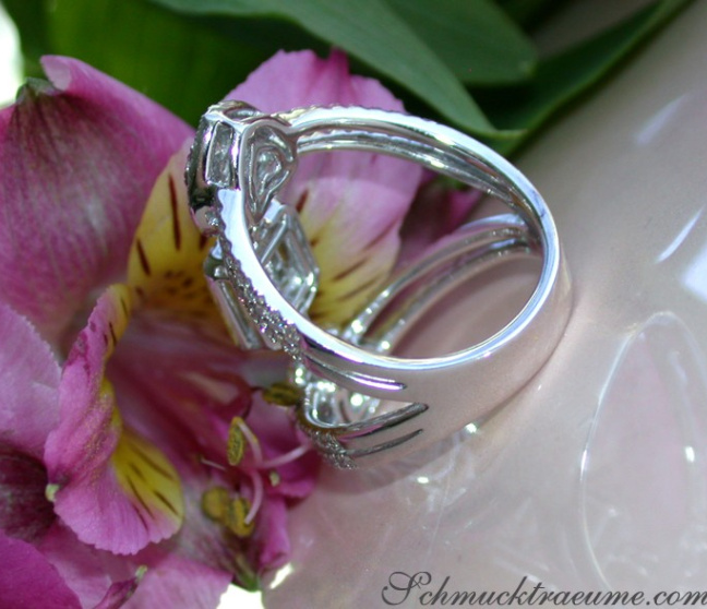 Ausgefallener Diamanten Ring in Weißgold