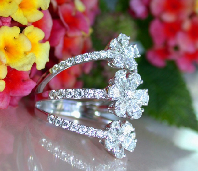 Diamant Ring im Blüten Design