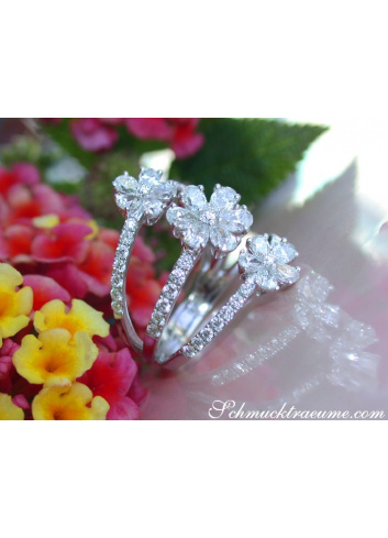 Dreamlike Diamond Blossom Ring