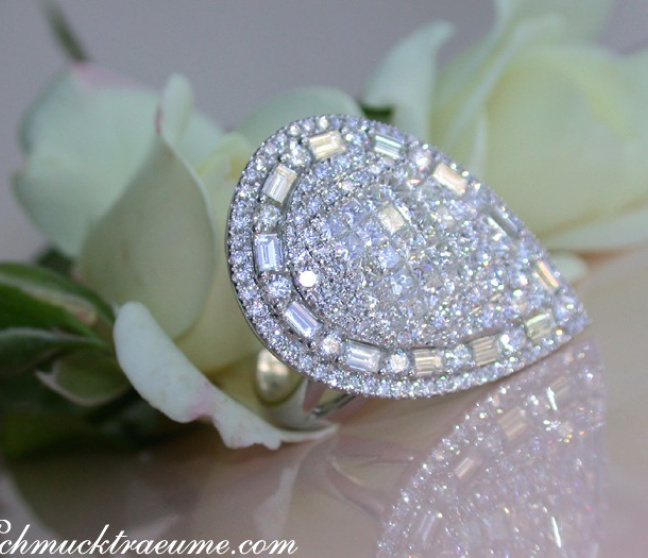 Diamant Tropfen Ring in Weißgold 750