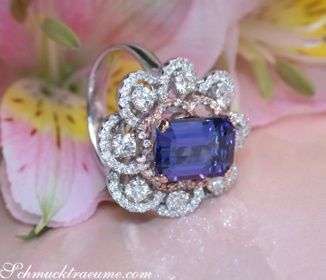 AAA Tansanit Ring mit Diamanten in Weißgold