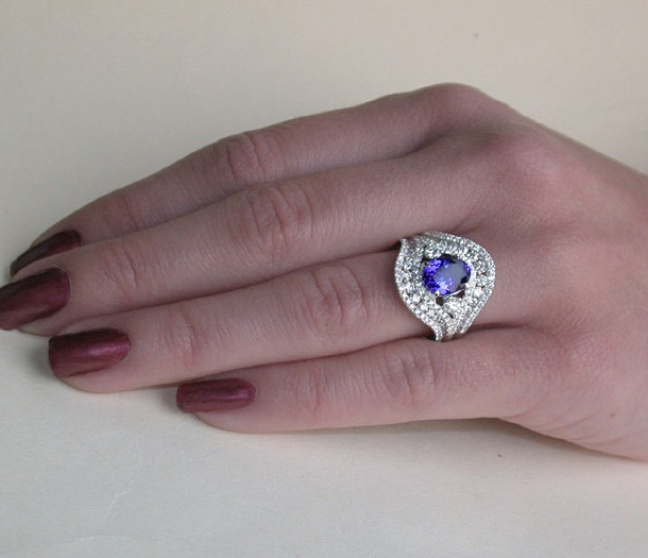 Feinster AAA Tansanit Ring mit Diamanten in Weißgold 750