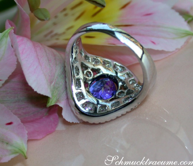 Feinster AAA Tansanit Ring mit Diamanten in Weißgold 750