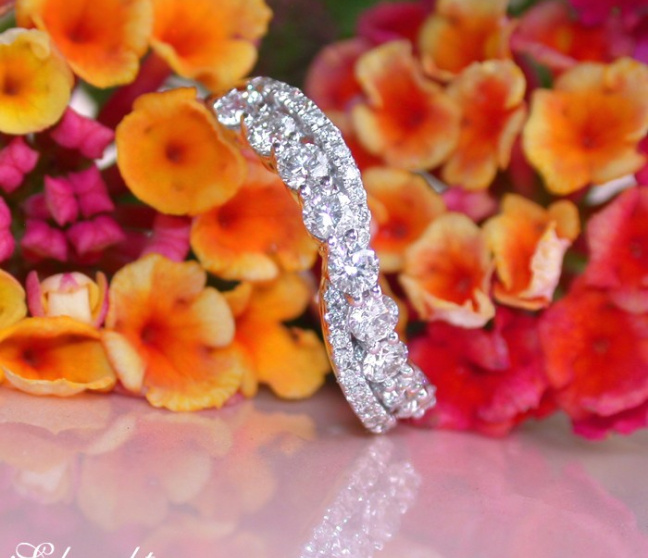 Überkreuzter Band Ring mit Brillanten in Weißgold 750