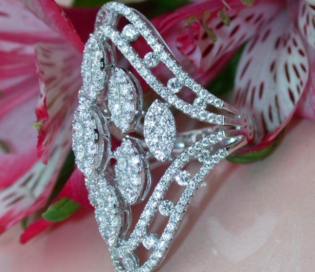 Auffallender Brillanten Ring in Weißgold 750